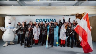 Bereits am Dienstag wurden die Fahnenträger Veronika Aigner und Markus Salcher mit dem Team in ...