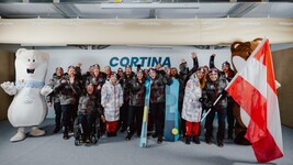 Bereits am Dienstag wurden die Fahnenträger Veronika Aigner und Markus Salcher mit dem Team in ...