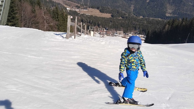 Die Sonnenstrahlen nutzen viel Eltern für letzte Schwünge auf der Piste – aber das kann ganz ...