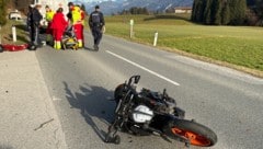 Der verletzte Motorradfahrer musste ins Spital gebracht werden.