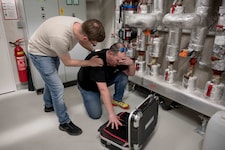 Plötzlicher Schwindel oder Übelkeit können Anzeichen einer Kohlenmonoxid-Vergiftung sein. 