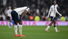 Hängende Köpfe: Die Spieler von Tottenham taumeln dem Abstieg entgegen.