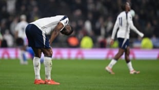 Hängende Köpfe: Die Spieler von Tottenham taumeln dem Abstieg entgegen.