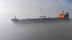 Etliche Öltanker hängen wegen des Iran-Kriegs bei der Straße von Hormuz fest.