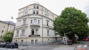 Es gibt eine Krise bei der Volkshochschule in Salzburg. 