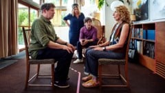 Milberg und Neuhauser stecken in „Mit und ohne Simone“ in einer handfesten Ehekrise.