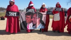 Donald Trump und Jeffrey Epstein waren gut befreundet, doch der US-Präsident will mit dem toten ...