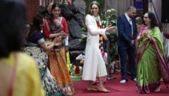 Prinzessin Kate tanzte beim Besuch in Leicester barfuß in einem indischen Tempel.