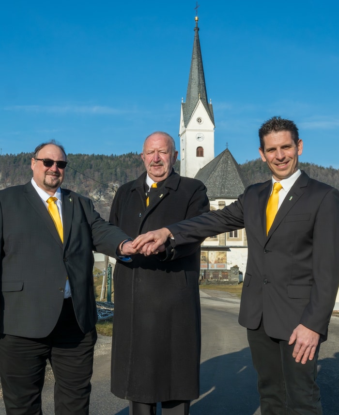 Der Rottensteiner Mesner Siegfried Dovjak (li), der Ludmannsdorfer Mesner Gerhard Kropivnik ...