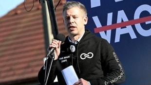 Oppositionschef Péter Magyar fordert die EU-Spitze auf, alle Beziehungen zur Ukraine ...