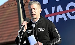 Oppositionschef Péter Magyar fordert die EU-Spitze auf, alle Beziehungen zur Ukraine ...