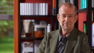 Der 67-jährige Allgemeinmediziner erreichte mit seinen Sachbüchern bereits Bestsellerstatus.