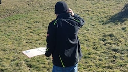 Der Südburgenländer Sascha L. (25) auf einem seiner benachbarten Grundstücke. Der ...
