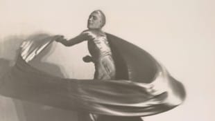 Bewegung in Fotografien festzuhalten, war in den Anfangstagen des Mediums nicht denkbar. ...