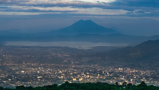 Der Ausbruch des Ilupango im 6. Jahrhundert hat sehr wahrscheinlich in Europa eine Hungersnot ...