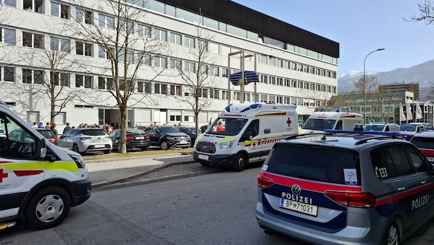 In einer Schule im Westen von Innsbruck kam es am Freitagvormittag zum Zwischenfall.
