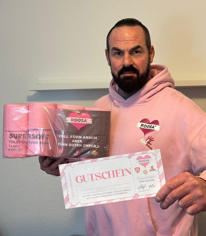 Der Berliner Carsten Stahl unterstützt die Familie seit ein paar Wochen.