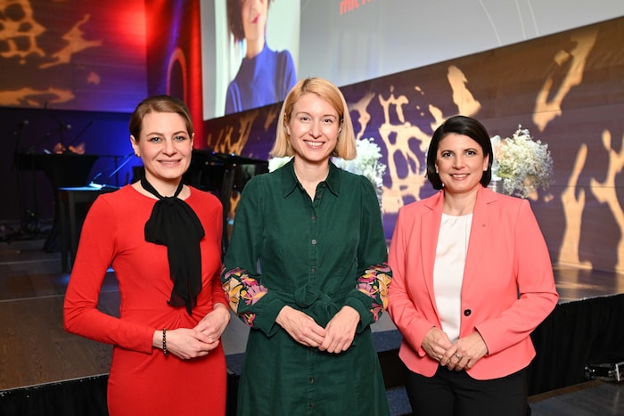 „Krone“-Chefredakteurin Alexandra Halouska, LH-Vize Christine Haberlander und ...
