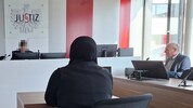 Die Angeklagte bei der bereits vierten Hauptverhandlung am Landesgericht.
