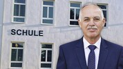 Die FPÖ wollte dem Ortschef wegen der Volksschule das Misstrauen aussprechen. Mayer (kl. Bild.) ...