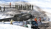 Ein Helikopter-Wrack diente als Übungskulisse. 