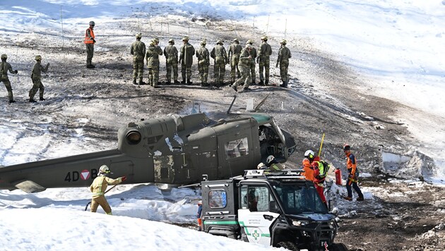 Ein Helikopter-Wrack diente als Übungskulisse.