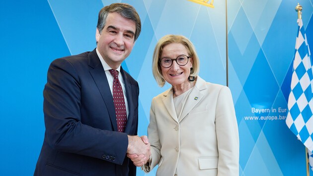 EU-Kommissar Raffaele Fitto mit Niederösterreichs Landeshauptfrau Johanna Mikl-Leitner.