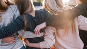 Wir Menschen sind soziale Wesen und von sozialen Kontakten abhängig. Ohne die Hilfe anderer sind ...