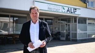 Rainer Widmann (WIFF) vor dem Alif-Gebetshaus.