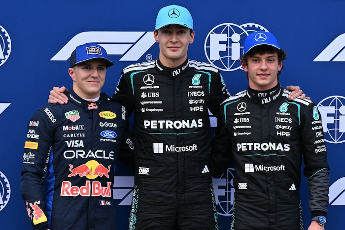 Die Top drei der Qualifikation: George Russell (Mitte), Kimi Antonelli (re.), Isack Hadjar