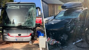 Der Reisebus und das Auto wurden massiv beschädigt.