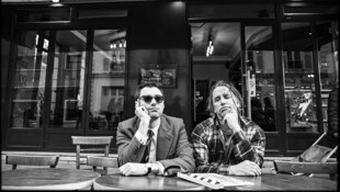 Guillaume Marbeck (l.) mit Regisseur Richard Linklater am Set