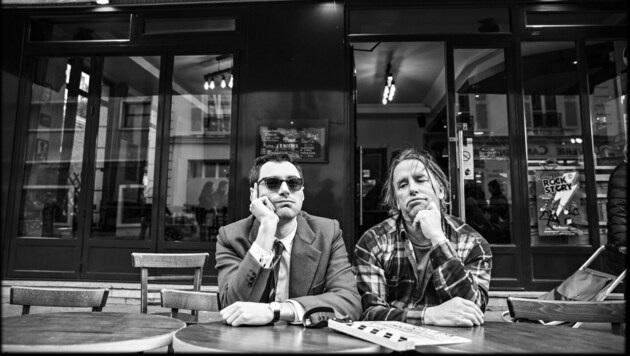 Guillaume Marbeck (l.) mit Regisseur Richard Linklater am Set