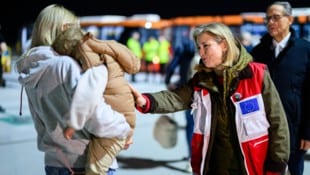 APA/MAX SLOVENCIK Stellen Sie sich vor: Sie flüchten vor Ungemach, sind stundenlang unterwegs – und dann diese ...