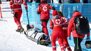 Die ÖSV-Abfahrerin wurde im Akja aus dem Ziel gebracht.