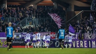 Riesenjubel bei den Salzburger Fans nach dem 2:0-Sieg.
