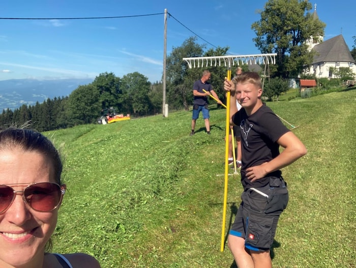 Es ist egal, welche Arbeit am Bauernhof erledigt werden muss – bei Familie Vallant helfen immer ...