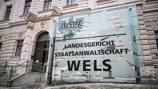 Heute, Montag, wird es in Wels interessant: Ein Mörder steht wegen einer Homeinvasion vor ...