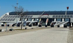 Außerhalb von Veranstaltungen weisen keine Schilder auf Parkgebühren hin, bei Events muss man ...