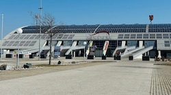 Außerhalb von Veranstaltungen weisen keine Schilder auf Parkgebühren hin, bei Events muss man ...