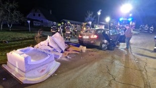 Einen Bildstock hatte in Ludmannsdorf eine Autolenkerin touchiert. Die Lenkerin wurde verletzt.