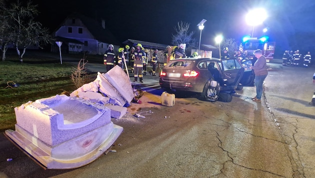 Einen Bildstock hatte in Ludmannsdorf eine Autolenkerin touchiert. Die Lenkerin wurde verletzt.