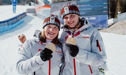 Guide Lilly Sammer und Veronika Aigner jubelten bei den Paralympics in Cortina über Gold in der ...