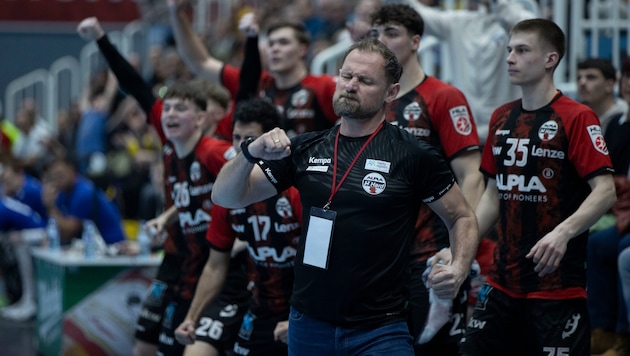 Coach Hannes Jon Jonsson und seine Roten Teufel bejubelten den Derbysieg.