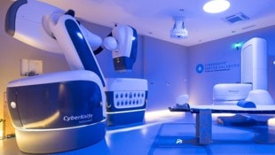 Die erfolgversprechendste Tumorbehandlung ist jene mittels Cyber-Knife-Technik, die in Salzburg ...
