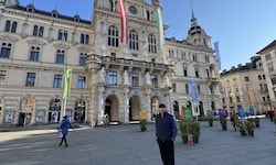 99ers-Trainer Dan Lacroix schaute einmal beim Rathaus-Balkon vorbei. Sein großes Ziel: Mit den ...