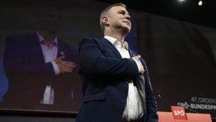 Mit verbalen „Zuckerln“ ins Herz der Funktionäre? Bei zwei Parteitagen schon das Erfolgsrezept ...