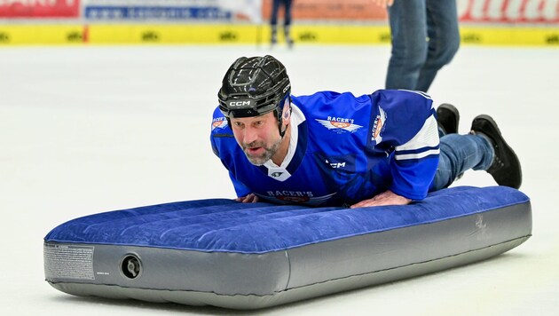 Kein Bauchfleck! Villach um Sportchef Hohenberger rutschte ins Viertelfinale.