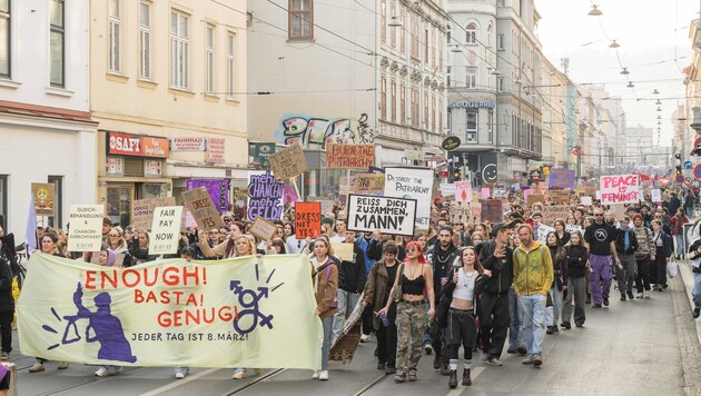 Etwa 4500 Menschen gingen in Graz für Gleichstellung auf die Straße.