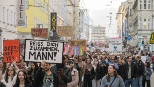 Frauen werden getötet, Opfer sexueller Übergriffe, geschlagen. Die Täter: in der Regel Männer. ...